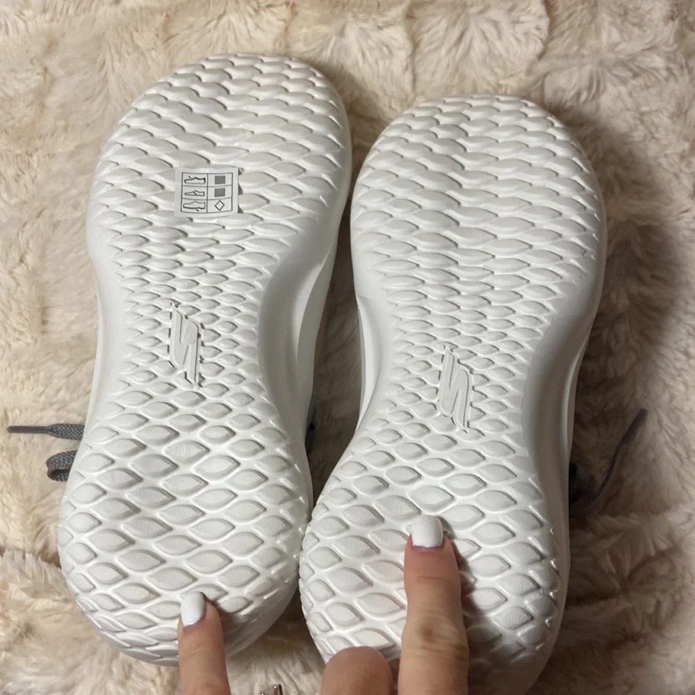 New Skechers One Downtown Ultra slip on knit sneakers